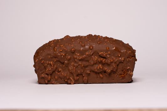 Cake al cioccolato al latte e nocciole